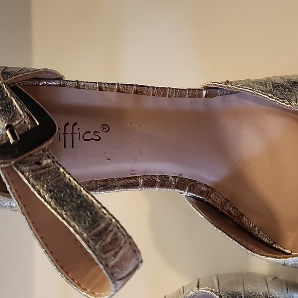 Silver pleated look Coloriffics shoes, Size 5.5M - Picture 7 of 7